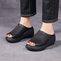 51866嫔妃丽人头层牛皮舒适厚底镂空坡跟简约时尚小个子增高女士凉拖鞋（小孔拖鞋）